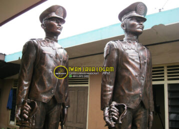 patung-perwira-tembaga-3-meter-5
